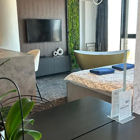 Hanza Tower 24 Jacussi & Pool Apartament